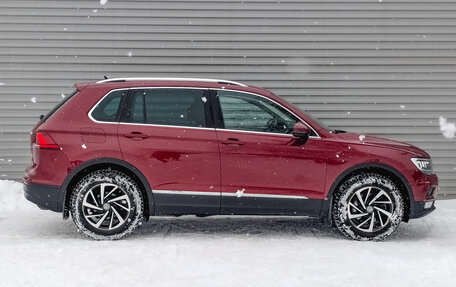 Volkswagen Tiguan II, 2018 год, 2 950 000 рублей, 4 фотография