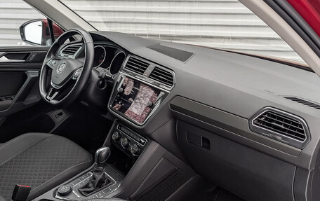 Volkswagen Tiguan II, 2018 год, 2 950 000 рублей, 11 фотография