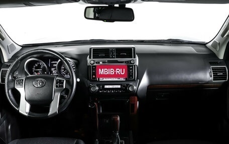 Toyota Land Cruiser Prado 150 рестайлинг 2, 2014 год, 3 599 000 рублей, 12 фотография