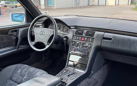 Mercedes-Benz E-Класс, 1998 год, 700 000 рублей, 16 фотография