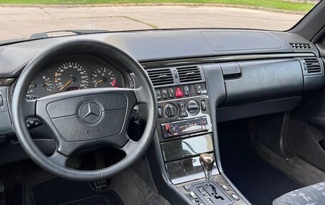 Mercedes-Benz E-Класс, 1998 год, 700 000 рублей, 14 фотография