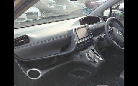 Toyota Sienta II, 2020 год, 1 500 000 рублей, 29 фотография