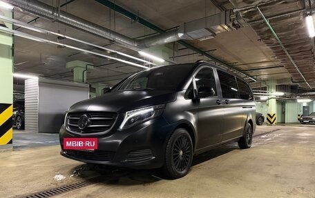 Mercedes-Benz V-Класс, 2017 год, 7 000 000 рублей, 3 фотография
