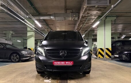 Mercedes-Benz V-Класс, 2017 год, 7 000 000 рублей, 2 фотография