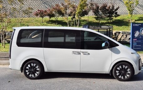 Hyundai Staria, 2024 год, 6 100 000 рублей, 5 фотография