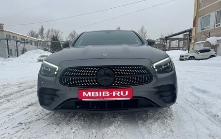 Mercedes-Benz E-Класс, 2021 год, 4 500 000 рублей, 2 фотография