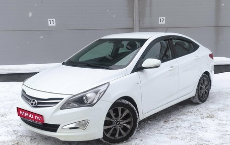 Hyundai Solaris II рестайлинг, 2015 год, 599 000 рублей, 1 фотография