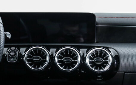 Mercedes-Benz CLA, 2021 год, 3 075 000 рублей, 14 фотография