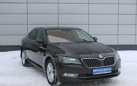 Skoda Superb III рестайлинг, 2017 год, 1 795 000 рублей, 3 фотография