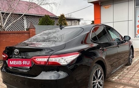 Toyota Camry, 2021 год, 3 600 000 рублей, 2 фотография