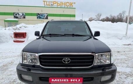 Toyota Land Cruiser 100 рестайлинг 2, 1998 год, 1 580 000 рублей, 3 фотография