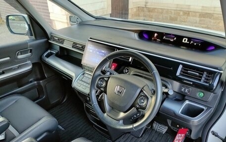 Honda Stepwgn IV, 2018 год, 1 790 000 рублей, 2 фотография