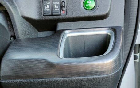 Honda Stepwgn IV, 2018 год, 1 790 000 рублей, 12 фотография