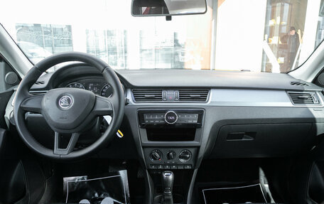 Skoda Rapid I, 2017 год, 1 098 000 рублей, 15 фотография