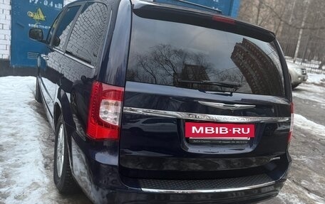 Chrysler Voyager IV, 2012 год, 1 800 000 рублей, 2 фотография