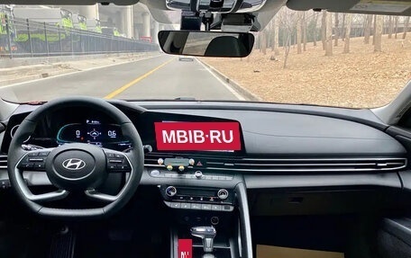Hyundai Elantra, 2023 год, 1 890 000 рублей, 9 фотография