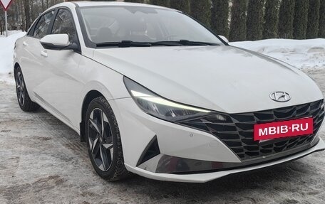 Hyundai Elantra, 2020 год, 1 900 000 рублей, 4 фотография