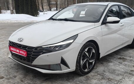 Hyundai Elantra, 2020 год, 1 900 000 рублей, 2 фотография