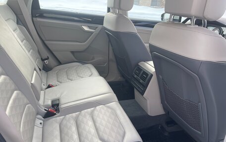 Volkswagen Touareg III, 2022 год, 8 000 000 рублей, 14 фотография