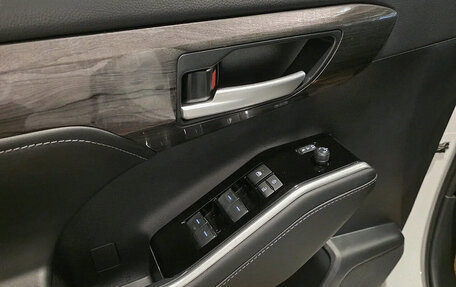 Toyota Highlander, 2026 год, 5 890 000 рублей, 23 фотография