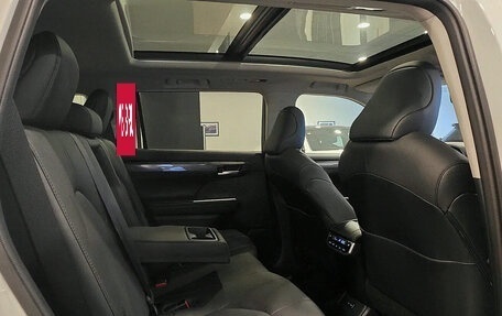 Toyota Highlander, 2026 год, 5 890 000 рублей, 29 фотография