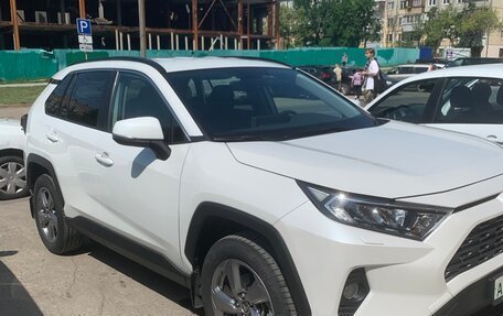 Toyota RAV4, 2021 год, 3 300 000 рублей, 2 фотография
