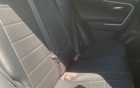 Toyota RAV4, 2021 год, 3 300 000 рублей, 13 фотография