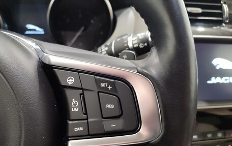 Jaguar F-Pace, 2018 год, 2 870 000 рублей, 15 фотография