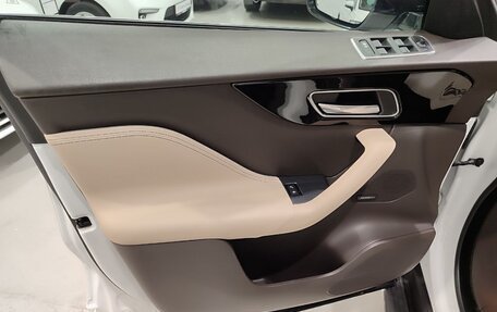 Jaguar F-Pace, 2018 год, 2 870 000 рублей, 16 фотография