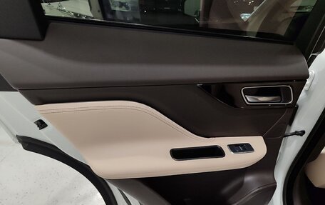 Jaguar F-Pace, 2018 год, 2 870 000 рублей, 17 фотография