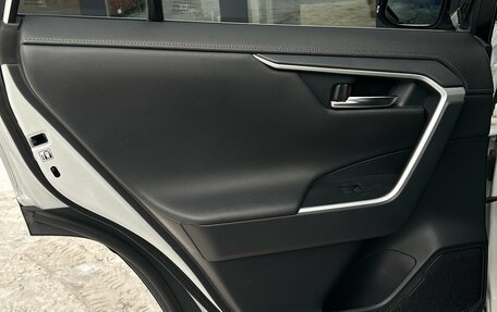 Toyota RAV4, 2021 год, 3 690 000 рублей, 9 фотография