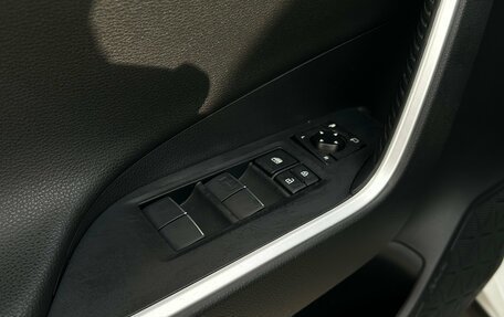 Toyota RAV4, 2021 год, 3 690 000 рублей, 6 фотография