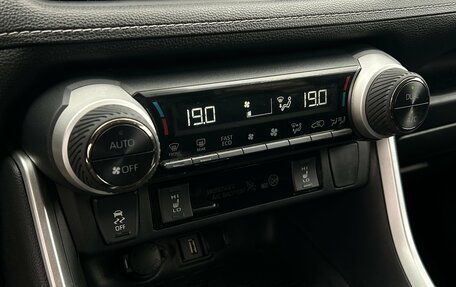 Toyota RAV4, 2021 год, 3 690 000 рублей, 17 фотография