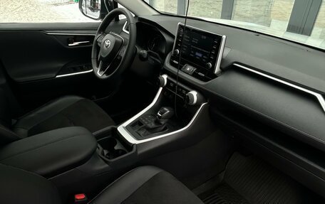 Toyota RAV4, 2021 год, 3 690 000 рублей, 16 фотография