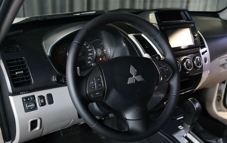 Mitsubishi Pajero Sport II рестайлинг, 2015 год, 1 899 000 рублей, 7 фотография