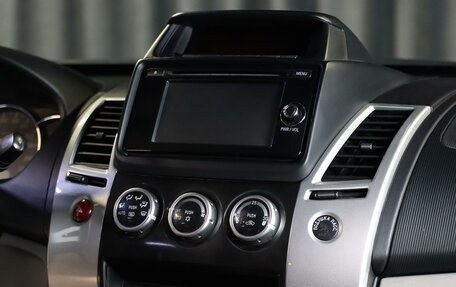 Mitsubishi Pajero Sport II рестайлинг, 2015 год, 1 899 000 рублей, 10 фотография