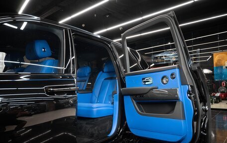 Rolls-Royce Cullinan, 2025 год, 71 000 000 рублей, 17 фотография