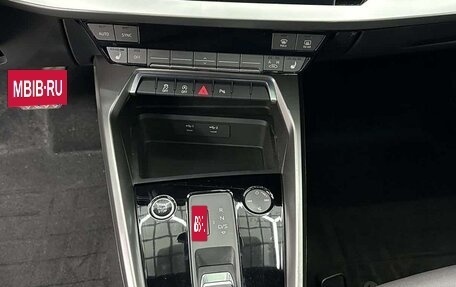 Audi A3, 2022 год, 2 300 000 рублей, 4 фотография