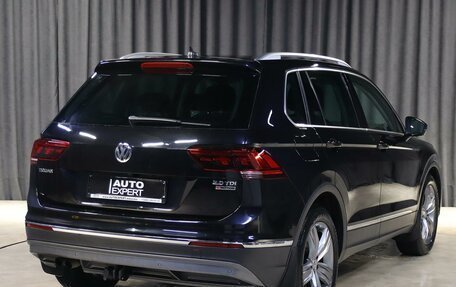 Volkswagen Tiguan II, 2018 год, 2 259 000 рублей, 2 фотография