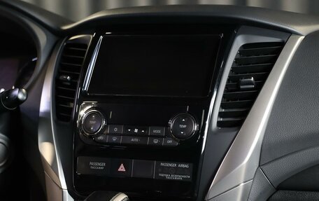 Mitsubishi Pajero Sport III рестайлинг, 2018 год, 2 849 000 рублей, 14 фотография