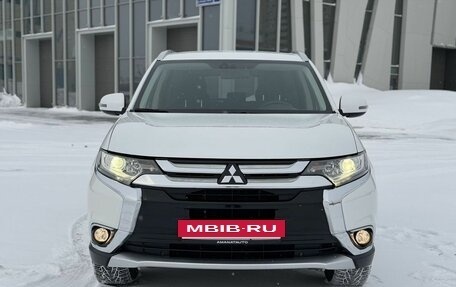Mitsubishi Outlander III рестайлинг 3, 2018 год, 1 950 000 рублей, 2 фотография