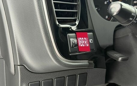 Mitsubishi Outlander III рестайлинг 3, 2018 год, 1 950 000 рублей, 13 фотография