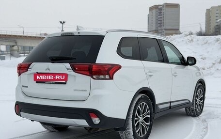 Mitsubishi Outlander III рестайлинг 3, 2018 год, 1 950 000 рублей, 6 фотография