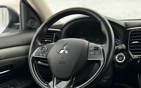 Mitsubishi Outlander III рестайлинг 3, 2018 год, 1 950 000 рублей, 21 фотография