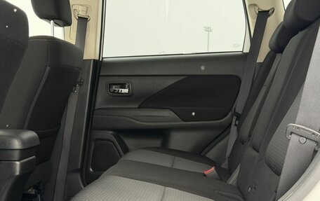 Mitsubishi Outlander III рестайлинг 3, 2018 год, 1 950 000 рублей, 26 фотография