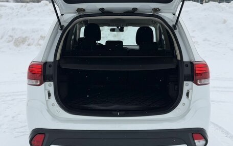 Mitsubishi Outlander III рестайлинг 3, 2018 год, 1 950 000 рублей, 27 фотография