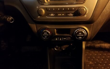 KIA Rio III рестайлинг, 2014 год, 900 000 рублей, 17 фотография