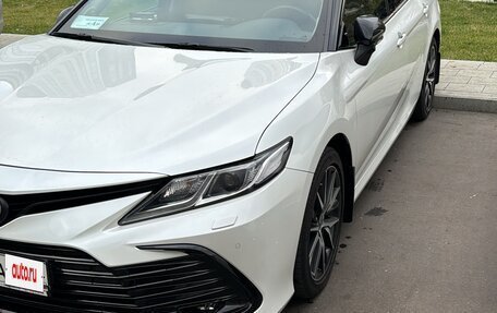 Toyota Camry, 2021 год, 3 750 000 рублей, 2 фотография