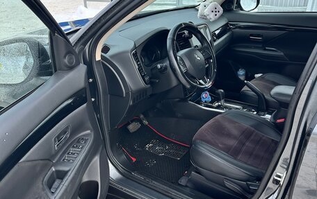 Mitsubishi Outlander III рестайлинг 3, 2021 год, 2 400 000 рублей, 8 фотография