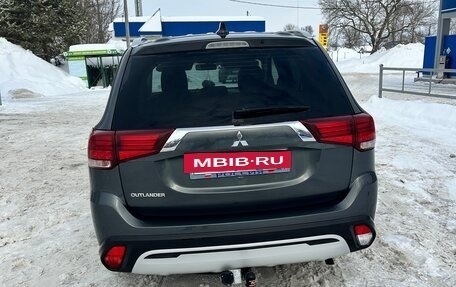 Mitsubishi Outlander III рестайлинг 3, 2021 год, 2 400 000 рублей, 3 фотография